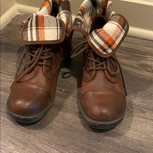 Arizona Jean Company Shoes - Like NEW Brown combat boots!